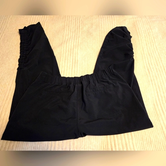 ATHLETA BLACK JOGGERS WITH RUCHED ANKLES. SIZE 6. - Picture 4 of 7